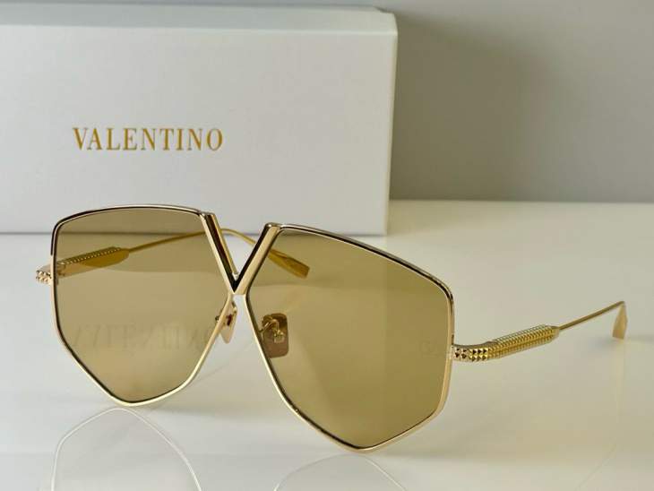 Picture of Valentino Sunglasses _SKUfw65111987fw